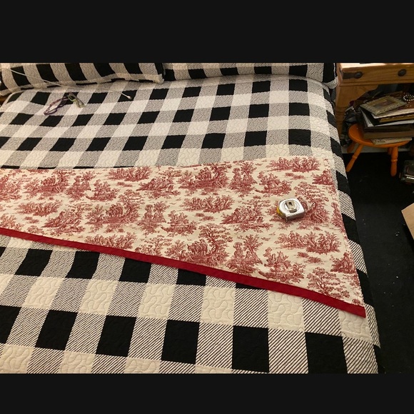 Waverly's Country Life Vintage and the toile are French farm life Valance - Picture 3 of 4